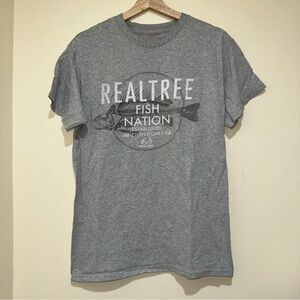 Men’s RealTree Brand Grey Colour Fishing Fish Graphic Casual T-Shirt Size: M